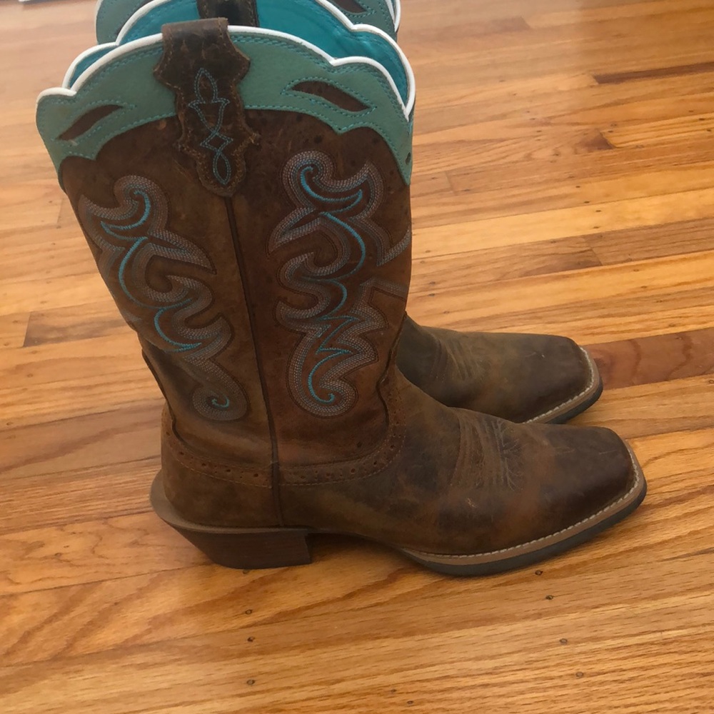 Ariat women’s square toe boots size 8.5